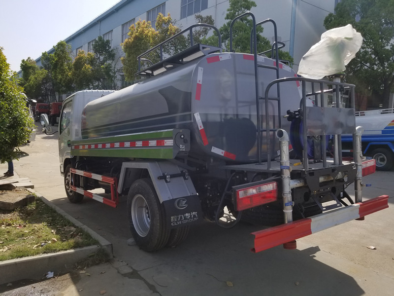 東風標準化5噸灑水車