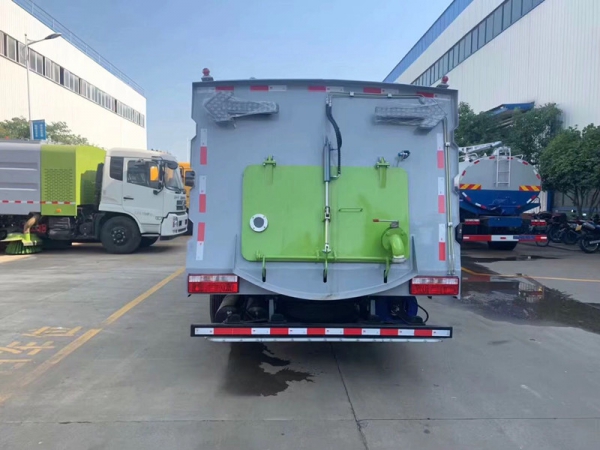 東風(fēng)大多利卡掃路車(2.5方水罐5方塵罐)