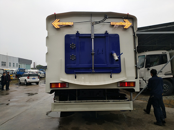 東風天龍洗掃車(國V)