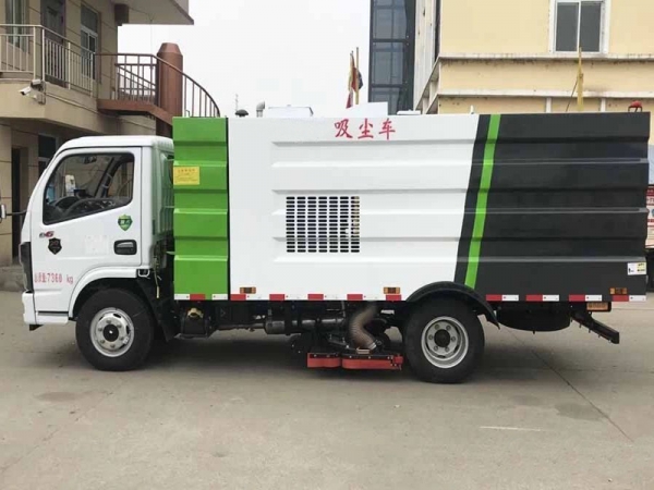 東風(fēng)小多利卡吸塵車(chē)（1方水罐4方塵罐）
