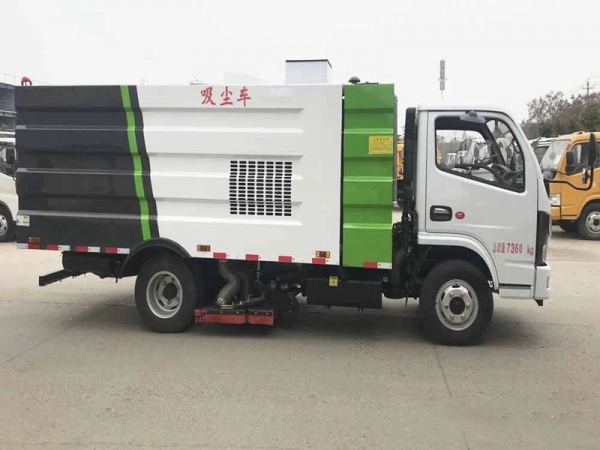 東風(fēng)小多利卡吸塵車(chē)（1方水罐4方塵罐）
