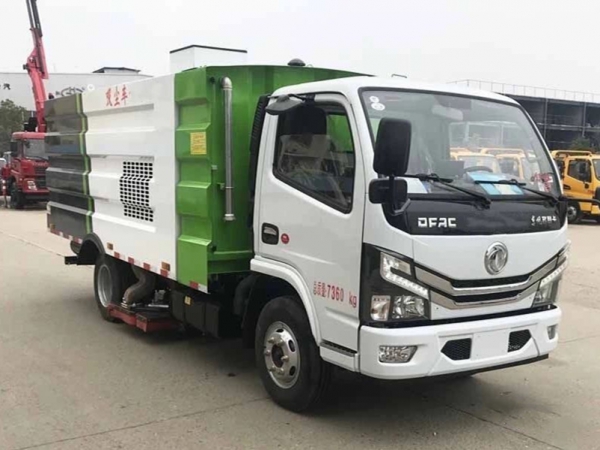 東風(fēng)小多利卡吸塵車(chē)（1方水罐4方塵罐）