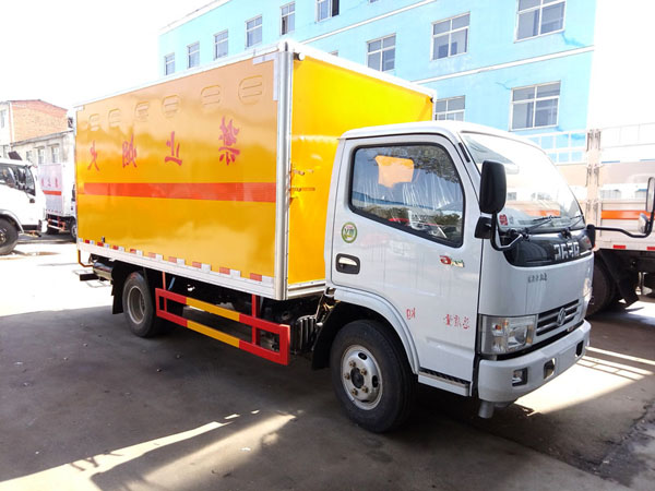 多利卡4.1米(3.4噸)液體廂式車