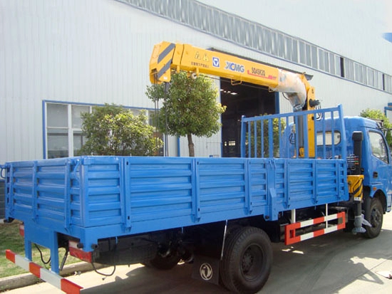 東風(fēng)多利卡6.3噸隨車吊