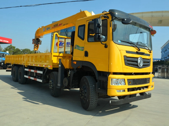 東風(fēng)T5前四后八16噸隨車(chē)吊現(xiàn)車(chē)