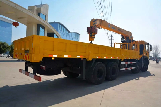 東風(fēng)T5前四后八16噸隨車(chē)吊現(xiàn)車(chē)