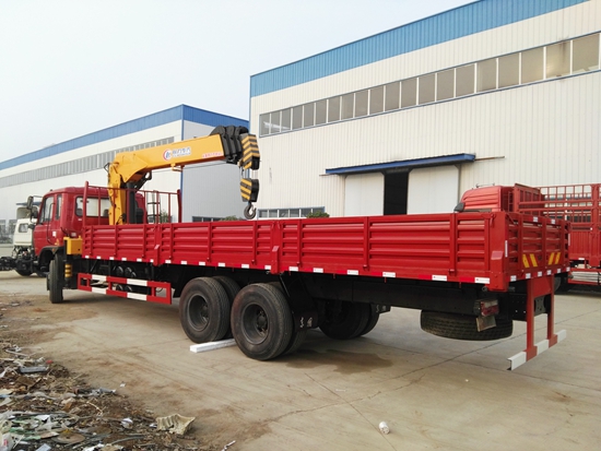 東風(fēng)153后雙橋隨車(chē)吊