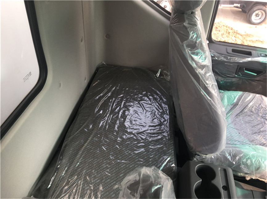 東風多利卡D9 6.8米冷藏車