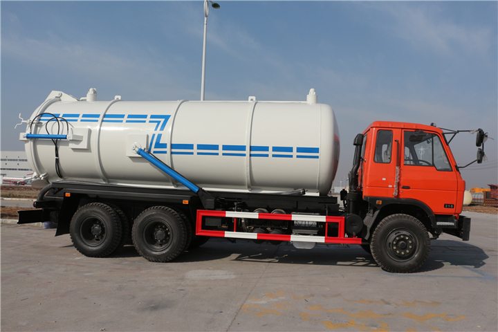 東風153（16方）吸污車