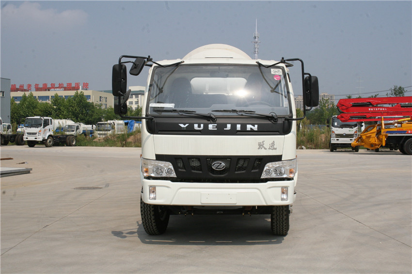 躍進(jìn)5立方攪拌車(chē)