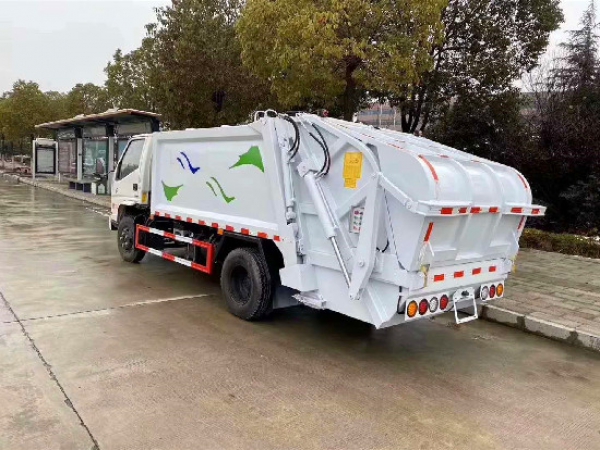 可進地下室江鈴順達國六6方壓縮式垃圾車
