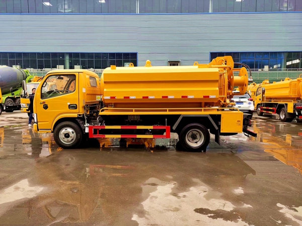 東風D6多利卡2水4塵 6方清洗吸污車（國六）