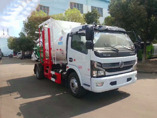 東風(fēng)多利卡國(guó)六8方（圓罐）餐廚垃圾車(chē)