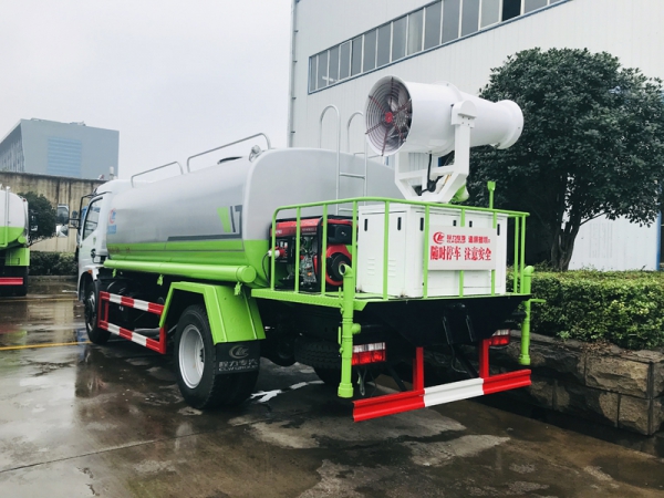 國(guó)六10方東風(fēng)福瑞卡灑水車