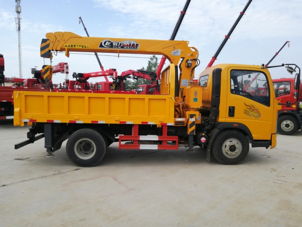 重汽豪曼藍(lán)牌/黃牌5噸隨車吊