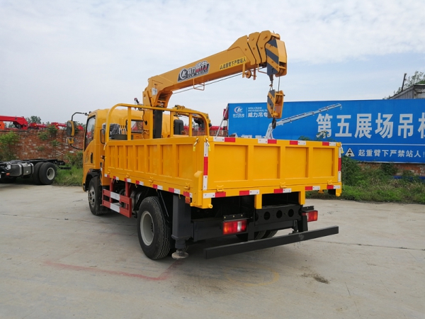 重汽豪曼藍(lán)牌/黃牌5噸隨車吊