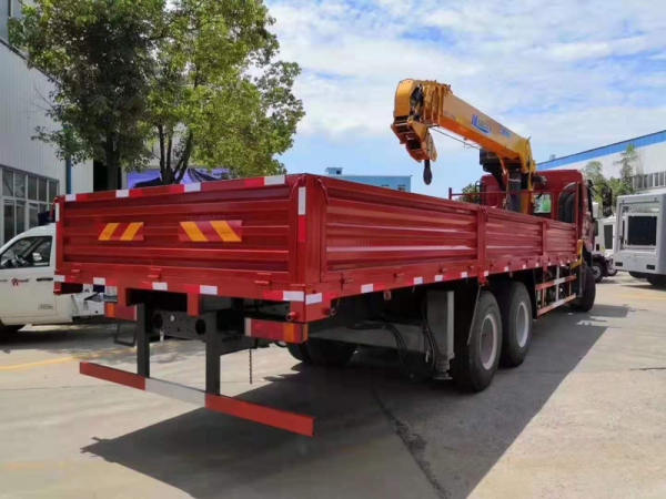 國六柳汽乘龍12噸隨車吊