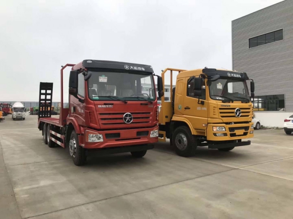 大運(yùn)后八輪平板運(yùn)輸車