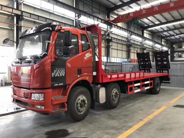 解放J6前四后四挖機平板拖車