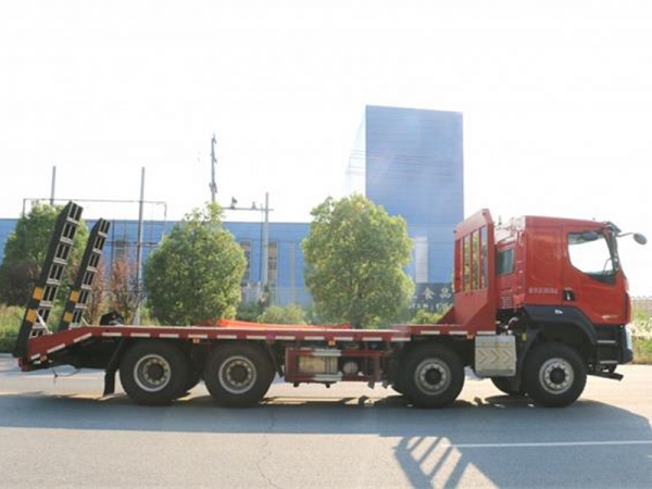 （國(guó)六）柳汽前四后八平板運(yùn)輸車(chē)