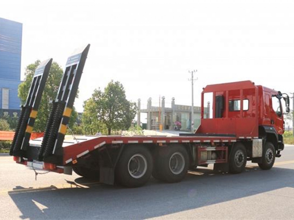 （國(guó)六）柳汽前四后八平板運(yùn)輸車(chē)