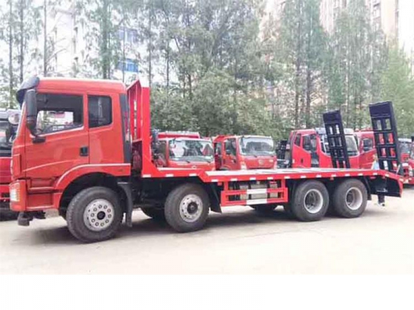 (國(guó)六)大運(yùn)前四后八平板拖車