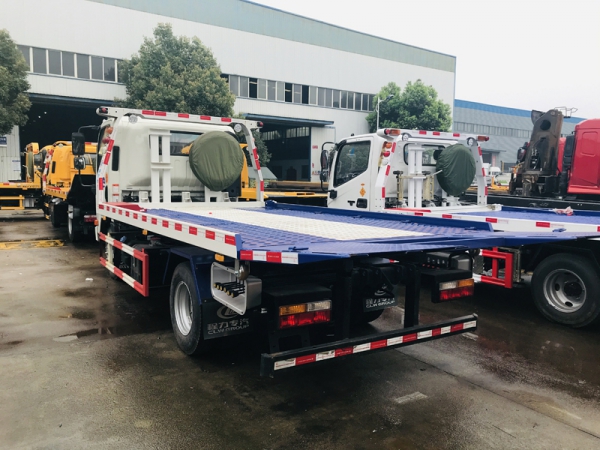 大運藍牌清障車一拖二