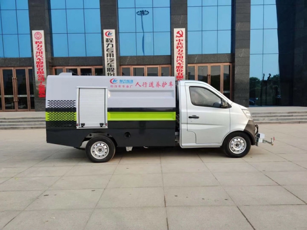 長安2.5方路面養護車，清洗車多少錢