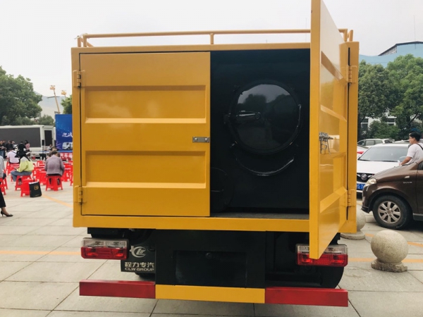 東風小多利卡6方污水處理車，凈化車