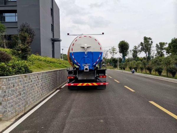 東風(fēng)錦程后八輪16方吸污車