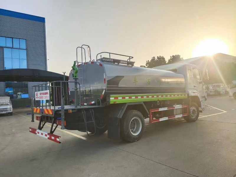 豪沃14噸灑水車(chē)